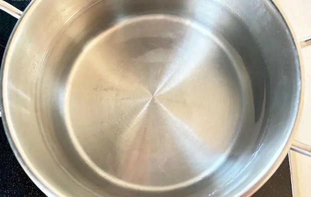 湯を沸かしている画像（撮影：エニママ）