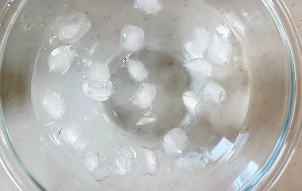 氷水を用意した画像（撮影：エニママ）