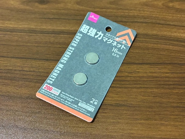 100均マグネットを換気扇下に貼るだけ！　コンロ掃除がラクになる方法に「早く知りたかった！」