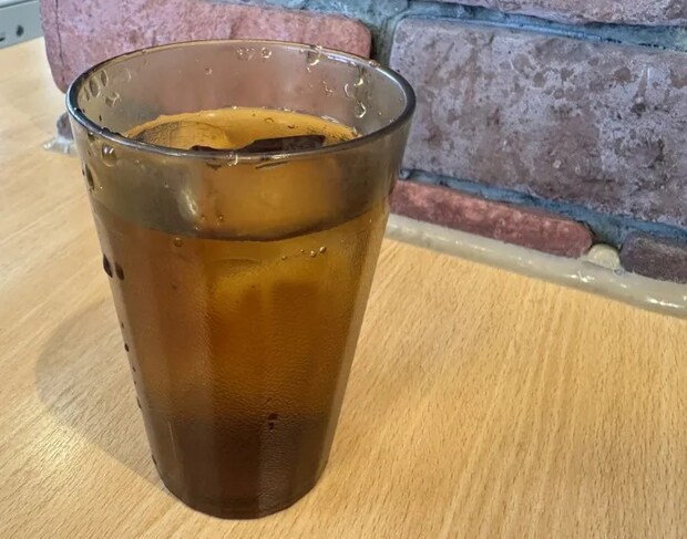 コップに入った麦茶