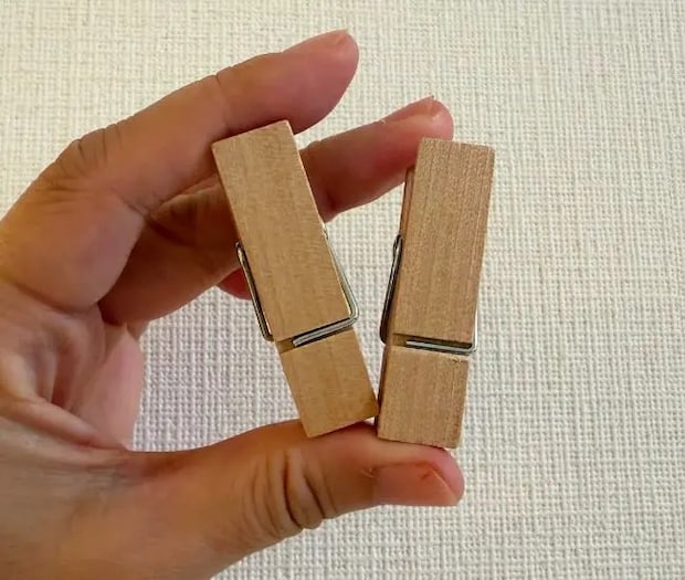 クリップを持っている様子（撮影：grapeライフハック編集部）