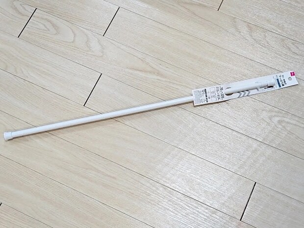 つっぱり棒にカーテンを通すと…　試したら「隠せて嬉しい」「使い勝手バツグン」【ダイソーの活用法】