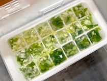 100均で買った製氷皿　水と一緒に入れたのは…「考えた人天才」「夏に最高」