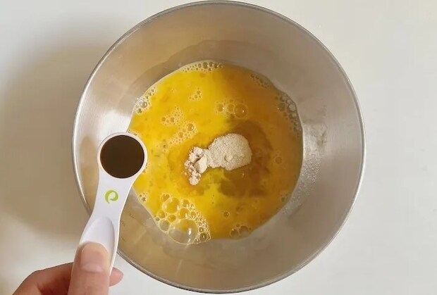 醤油と砂糖を加える画像（撮影：エニママ）