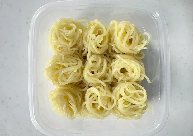 ひとくちサイズにしてタッパーに詰めた画像（撮影：エニママ）