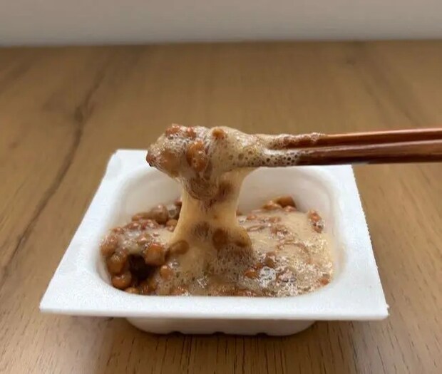 納豆を混ぜた様子（撮影：grapeフード編集部）