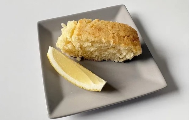 器に盛りつけた『レモンケーキ』の画像（撮影：エニママ）