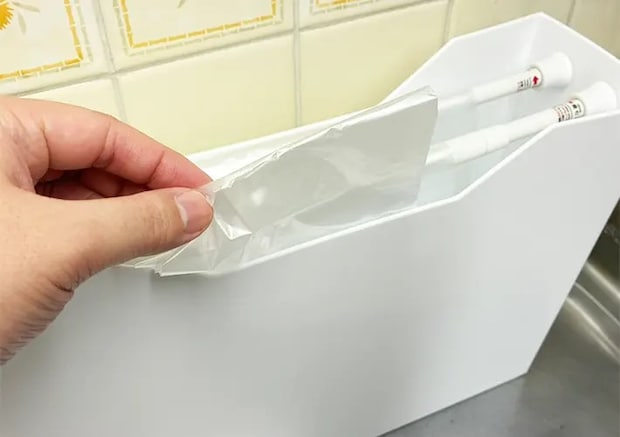 ファイルボックスとつっぱり棒の活用写真（撮影：grapeライフハック編集部）
