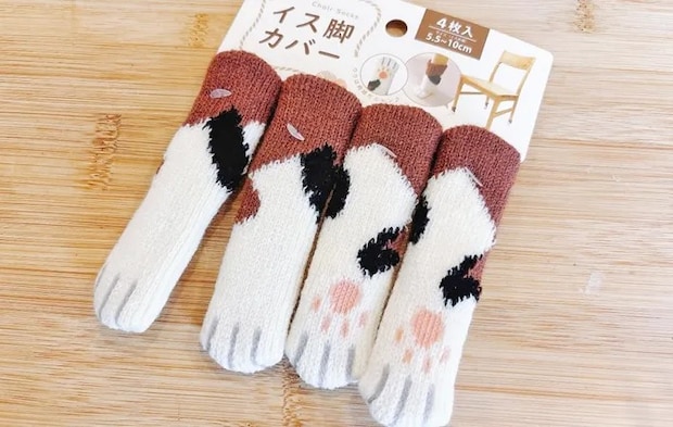 『猫足柄のイス脚カバー』の写真（撮影：キジカク）