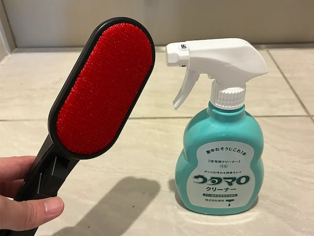 100均の洋服ブラシ、玄関掃除でも使えます 意外な活用法で「簡単にピカピカになった!」
