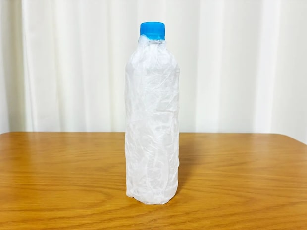 『濡れたキッチンペーパー』をペットボトルに巻くと… 2時間半後の結果に「夏に助かる!」