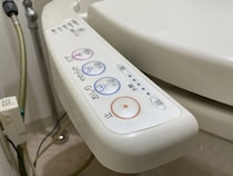 『輪ゴムとセロハンテープ』でノズルカバーを固定？　掃除がはかどるワケ【掃除の裏技4選】