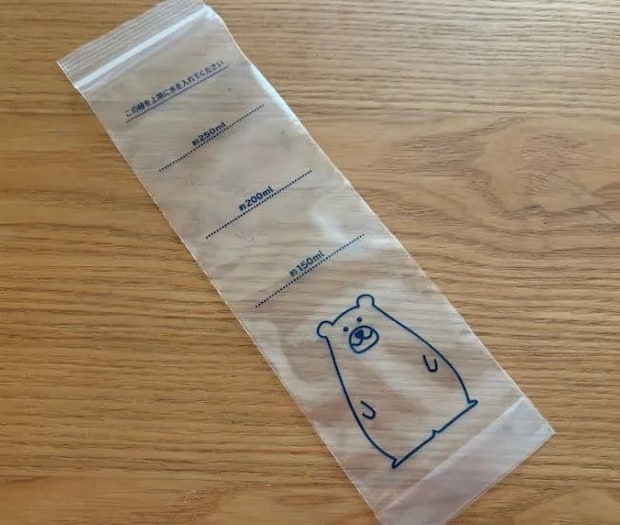 袋から商品を出した様子（撮影：grapeフード編集部）