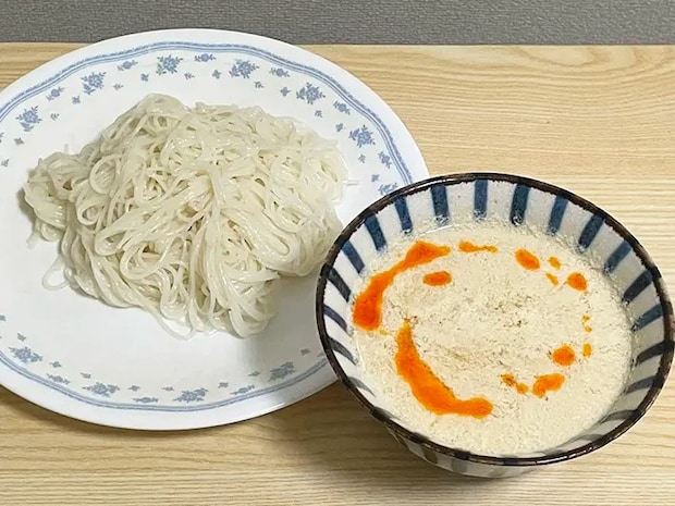 そうめんとつゆの写真（撮影：grapeフード編集部）