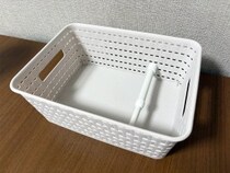 バスケットに『短いつっぱり棒』を設置　かゆいところに手が届く活用法が、こちら