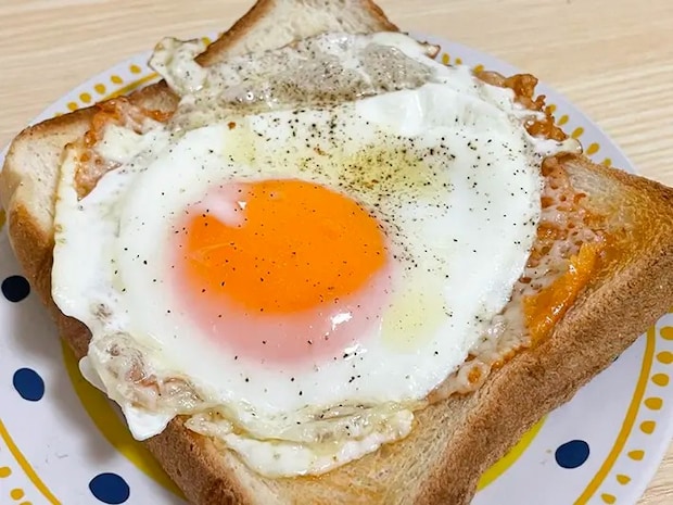 目玉焼きトーストの写真（撮影：grapeフード編集部）