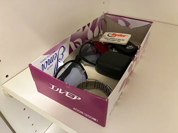 箱ティッシュケースに入れた外出時の小物（撮影：grapeライフハック編集部）
