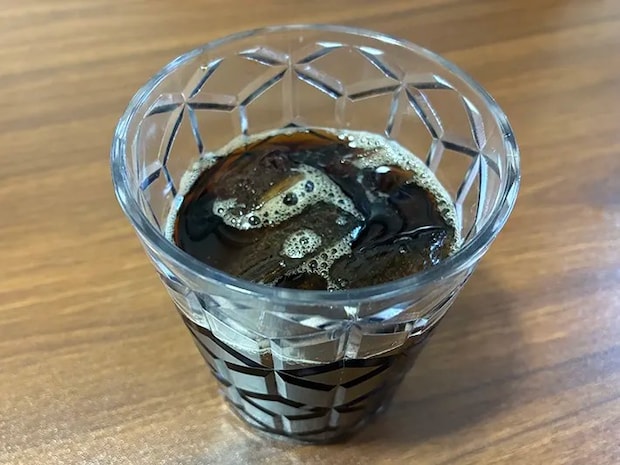 コーヒー氷を注いだコーヒー（撮影：grapeフード編集部）