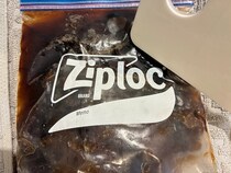 コーヒーをジッパー袋に投入　3時間冷やすだけの『氷』が、夏に最高！