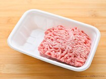 使い切れないひき肉の保存、トレイのまま？移し替える？　冷凍のプロに聞いた「正解」は…