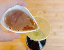 ペットボトルの麦茶、そのまま飲んだらもったない！　5g加えるだけで「子供が喜ぶ」「こんなに合うんだ」