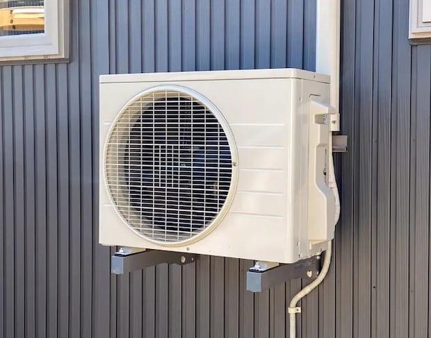 外に設置された室外機