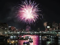 もうすぐ花火大会シーズン、現地になに持って行く？　「あると快適になる持ち物」を日本煙火協会に聞いた！