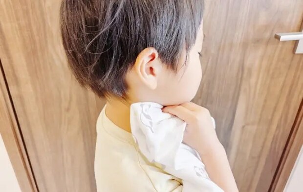 タオルで汗をふいている画像（撮影：キジカク）