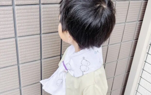首に巻いてみた画像（撮影：キジカク）