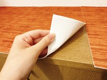 下駄箱に傷が！『吸着マット』を貼る裏ワザで保護したら「最適解だった」
