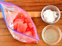 かき氷機いらず！　スイカとジッパー袋で作る『簡単シャーベット』【管理栄養士のレシピ】