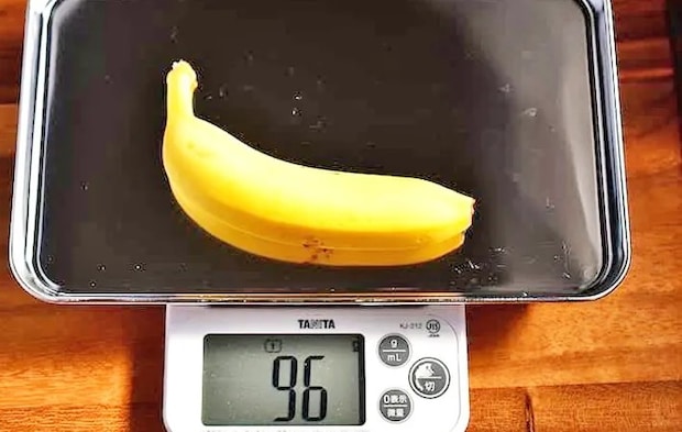 『バナナヨーグルトの玉子焼き器ケーキ』を作る写真（撮影：小泉明代）