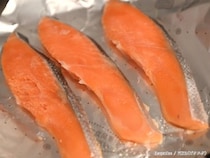 スーパーで買った『塩鮭』、フライパンで焼くの待った！　水産のプロ“オススメ”の調理法は