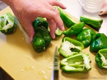 ピーマンの縦切りと横切り、何が変わる？　食育ソムリエに「おすすめの使い分け」を聞いた