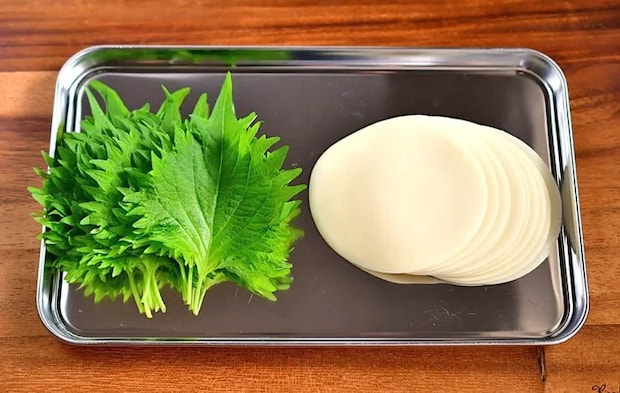 『大葉と餃子の皮』の写真（撮影：小泉明代）
