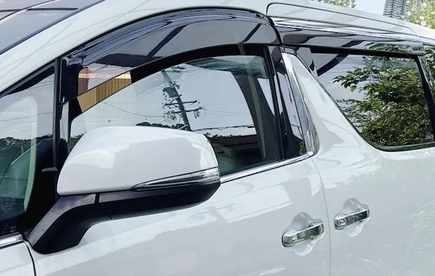 『車の窓を開ける』写真（撮影：キジカク）
