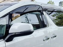 【車内の暑さ対策】熱々のシート、そのまま座るの待った！乗車前に絶対やりたい「冷却ハック3選」