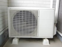 室外機が直射日光で止まる前に！　100均グッズでできる『日よけ』がこちら【夏の暮らし術4選】