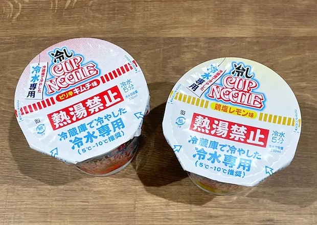 『冷しカップヌードル ピリ辛キムチ味』『冷しカップヌードル 鶏塩レモン味』の蓋の写真（撮影：grapeフード編集部）
