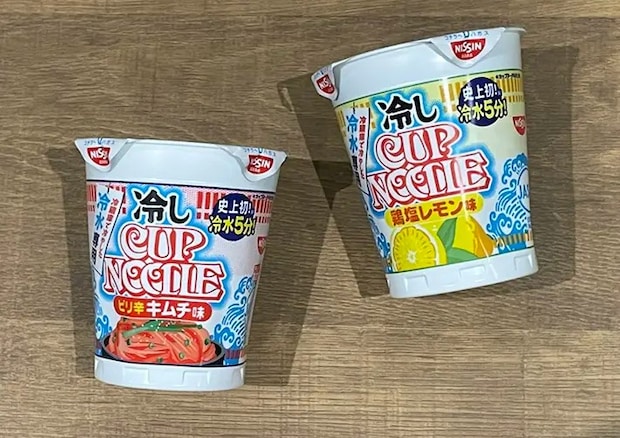 『冷しカップヌードル ピリ辛キムチ味』『冷しカップヌードル 鶏塩レモン味』の写真（撮影：grapeフード編集部）