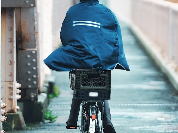 傘が差せない自転車移動 雨の日のおすすめアイテムをハンズに聞いてみた