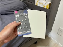 ティッシュをベッドで「浮かせる」　作業1分の収納術で「毎日スッキリ！」