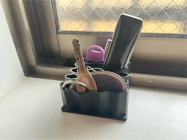 セリアのステーショナリースタンドの写真（撮影：grapeライフハック編集部）