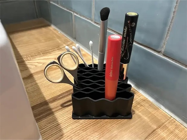 セリアのステーショナリースタンドの写真（撮影：grapeライフハック編集部）
