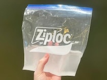 ジッパー袋に水と塩を入れて5時間　できたものに「キンキンに冷たい」「アイス枕みたい」