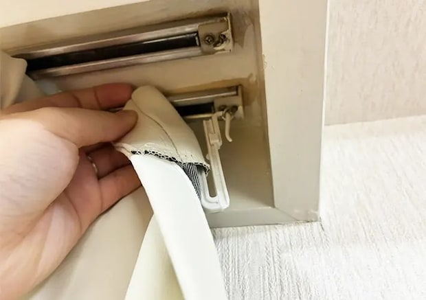 カーテンの光漏れ防止写真（撮影：grapeライフハック編集部）