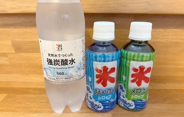 炭酸水、かき氷シロップ「メロン」「ブルーハワイ」の画像（撮影：エニママ）