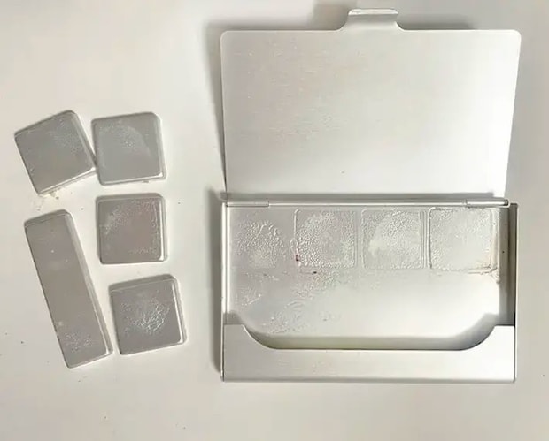 きれいにした名刺入れの写真（撮影：grapeライフハック編集部）