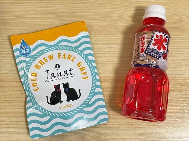 かき氷シロップと紅茶の写真（撮影：grapeフード編集部）