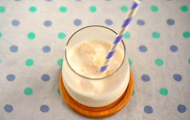 バニラアイス入り牛乳の写真（撮影：小泉明代）